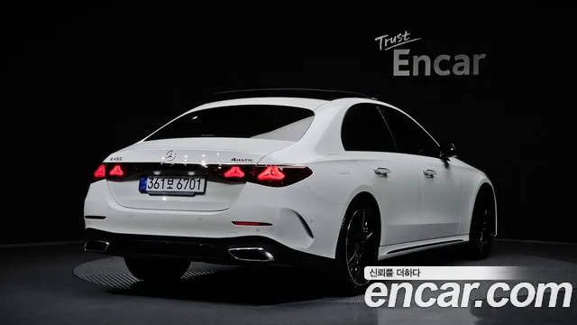 Mercedes-Benz E-Class — Фото автомобиля 2