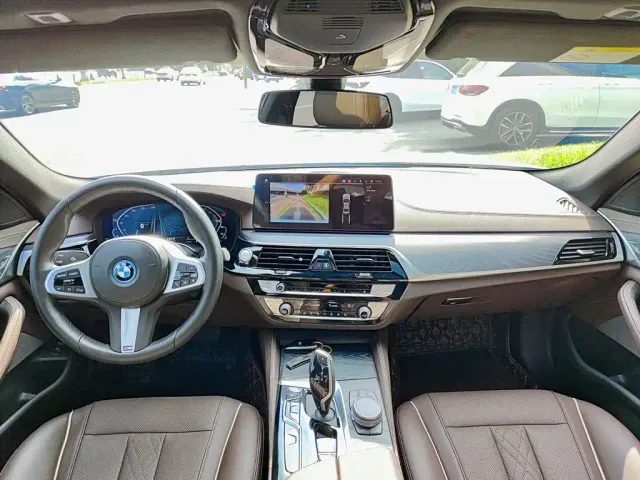 BMW 5 Series — Фото автомобиля 10