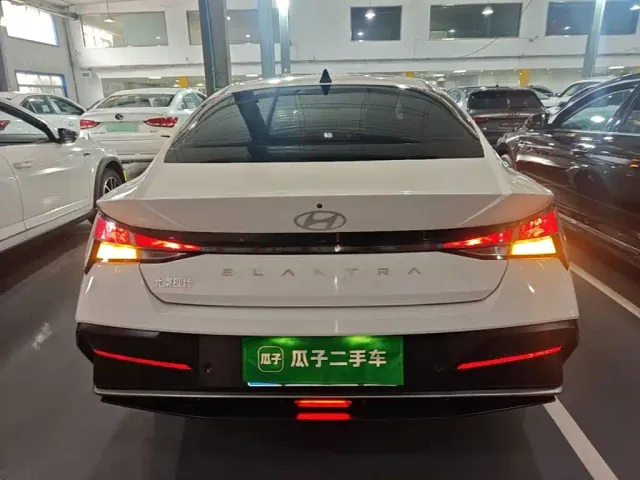 Hyundai Elantra — Фото автомобиля 5
