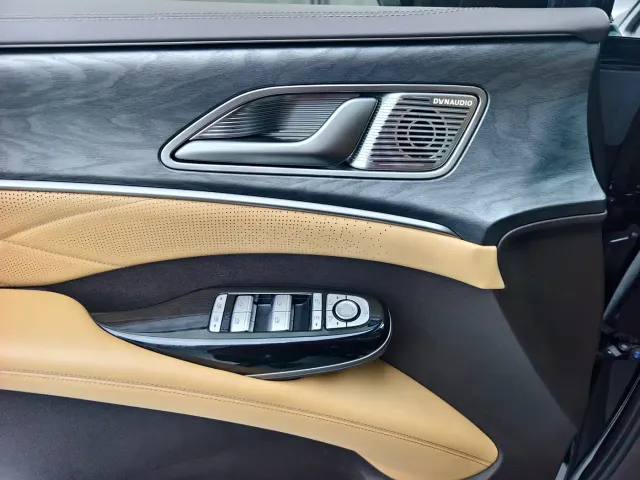 Denza D9 — Фото автомобиля 8