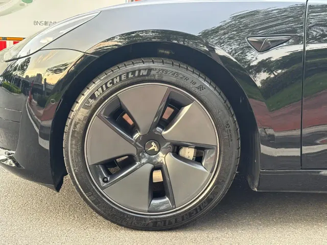 Tesla Model 3 — Фото автомобиля 13