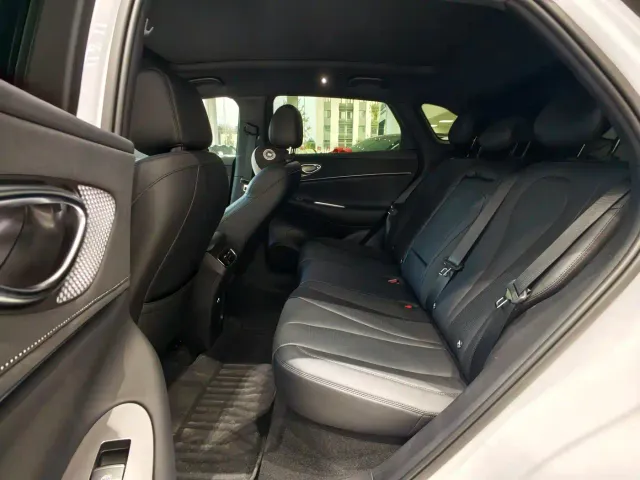 BYD Sealion 06 — Фото автомобиля 10