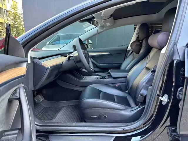 Tesla Model 3 — Фото автомобиля 3