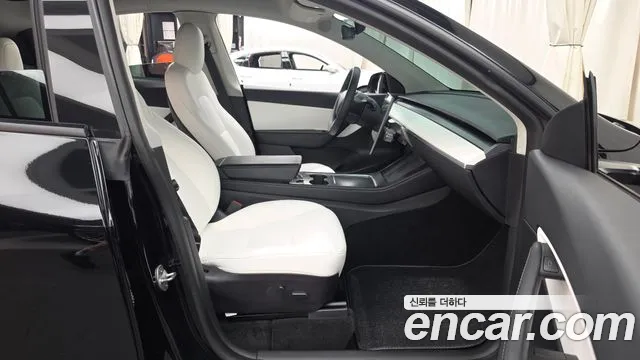 Tesla Model Y — Фото автомобиля 11