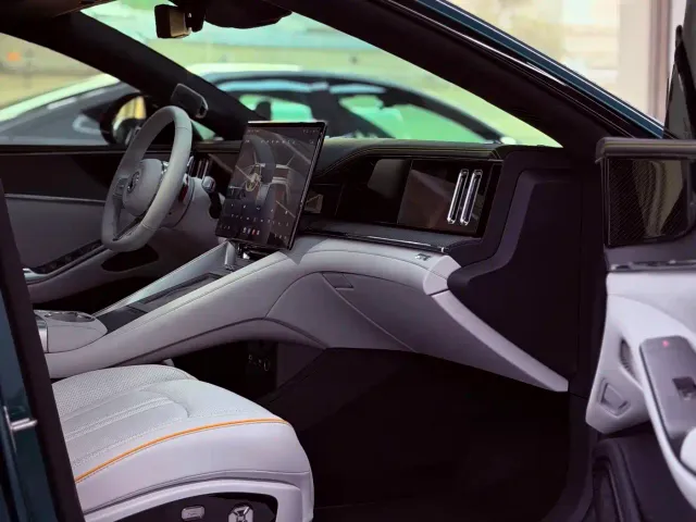 Denza Z9GT — Фото автомобиля 12
