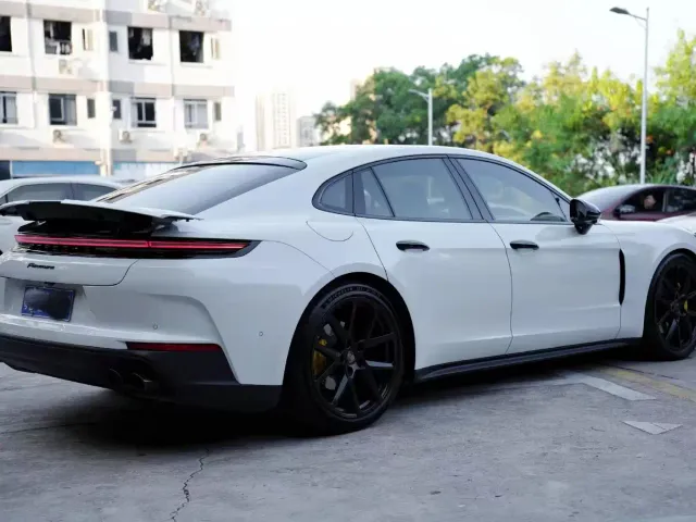 Porsche Panamera — Фото автомобиля 3