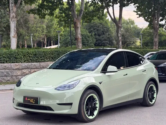 Фотография автомобиля — Tesla Model Y