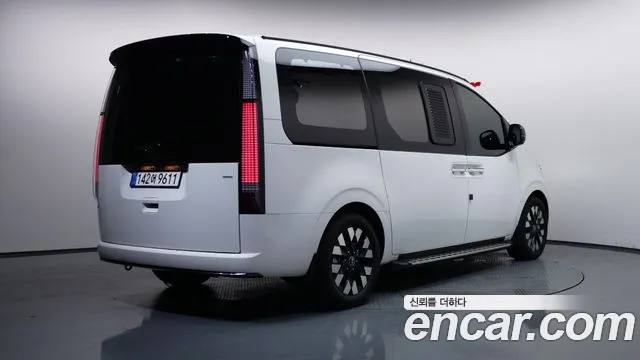 Hyundai Staria Staria 4WD Lounge 7 мест — Фото автомобиля 2