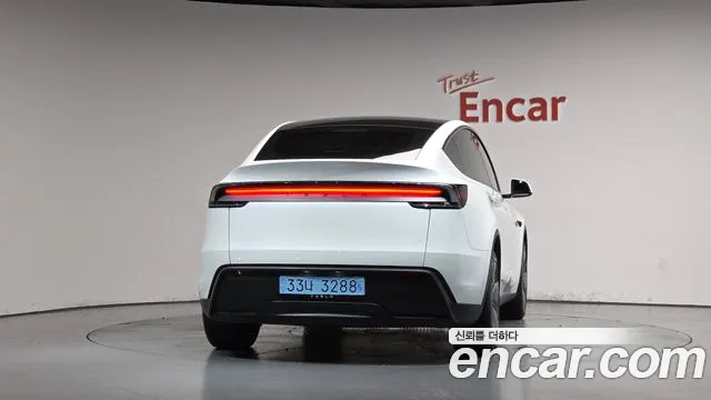 Tesla Model Y — Фото автомобиля 4
