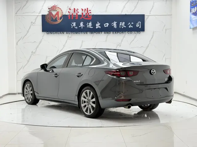 Mazda Axela — Фото автомобиля 4
