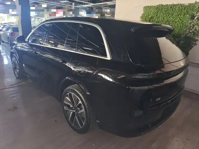 Li Auto L8 — Фото автомобиля 4