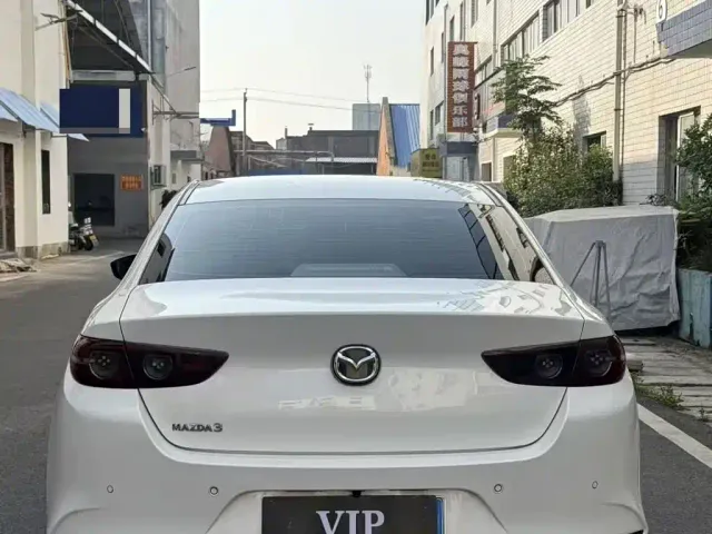Mazda Axela — Фото автомобиля 7