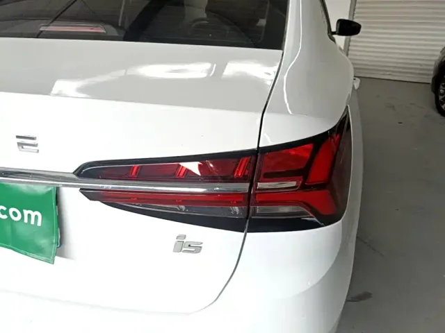 Roewe i5 — Фото автомобиля 7