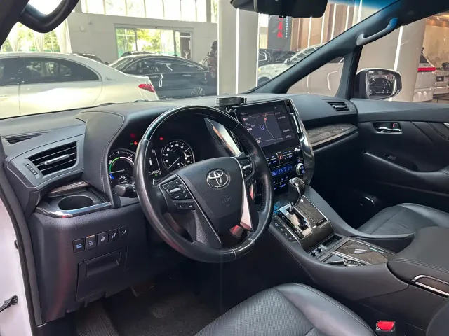 Toyota Vellfire — Фото автомобиля 13