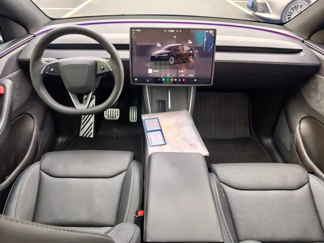 Tesla Model Y L — Фото автомобиля 15