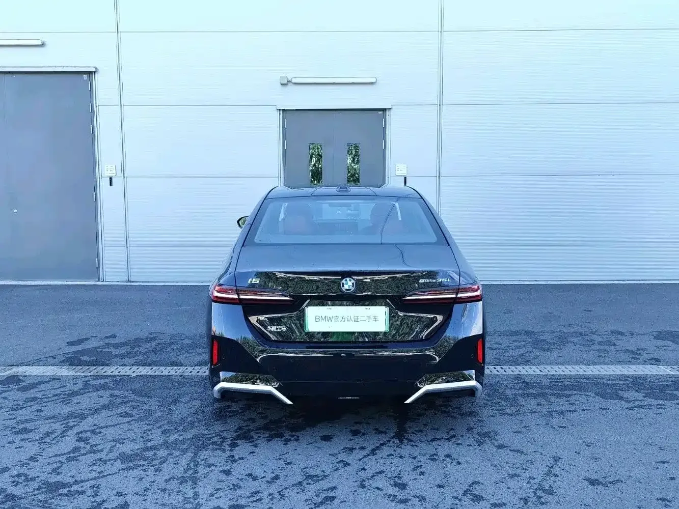 BMW BMW i5 2025 eDrive 35L M Sport Package — Фото автомобиля 3