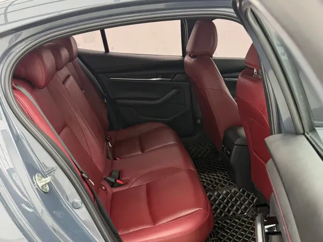 Mazda Axela — Фото автомобиля 11