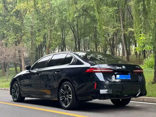 BMW 5 Series — Фото автомобиля 14