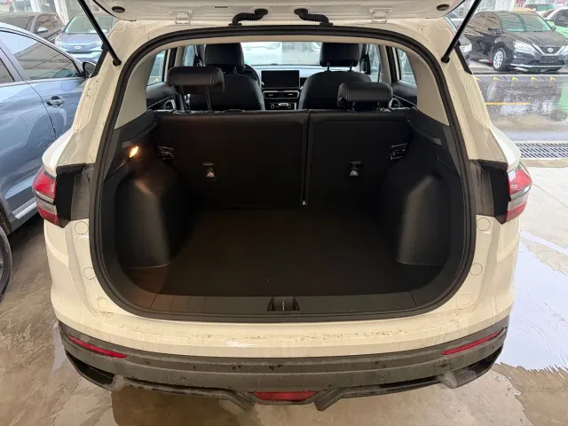 Geely Binyue — Фото автомобиля 10