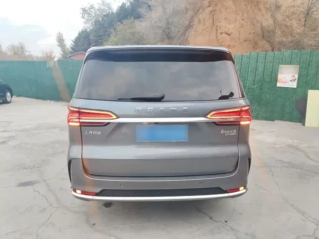 Roewe iMAX8 — Фото автомобиля 5