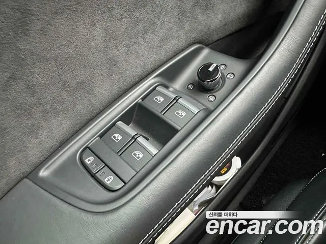 Audi Q8 55 TFSI quattro Premium — Фото автомобиля 10