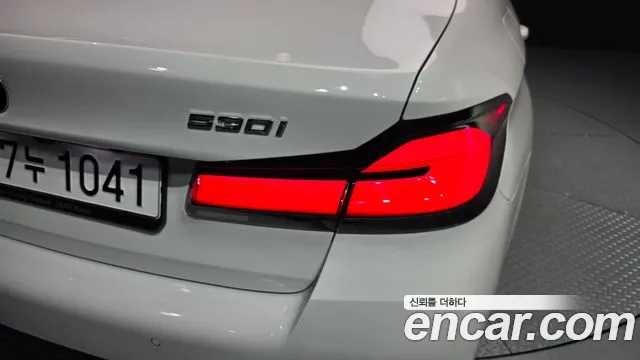 BMW 5 Series G30 — Фото автомобиля 23