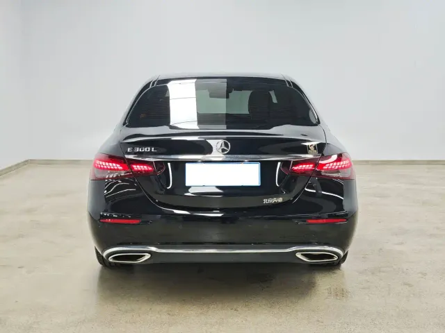 Mercedes-Benz E-Class — Фото автомобиля 5