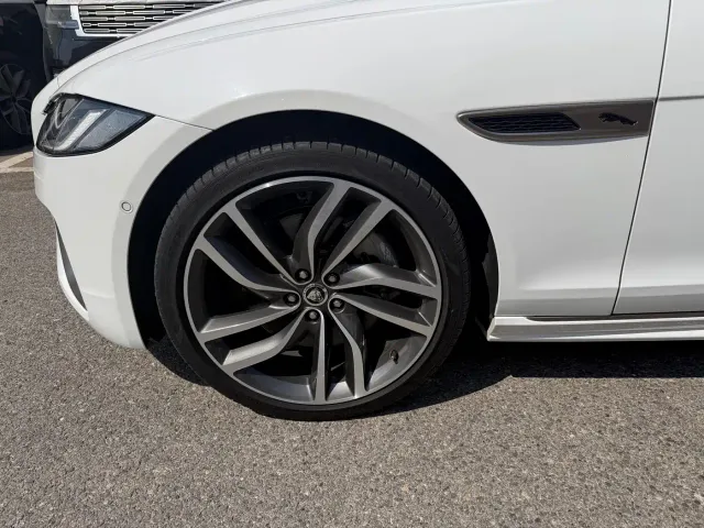 Jaguar XFL — Фото автомобиля 9