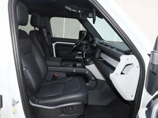 Land Rover Defender — Фото автомобиля 14