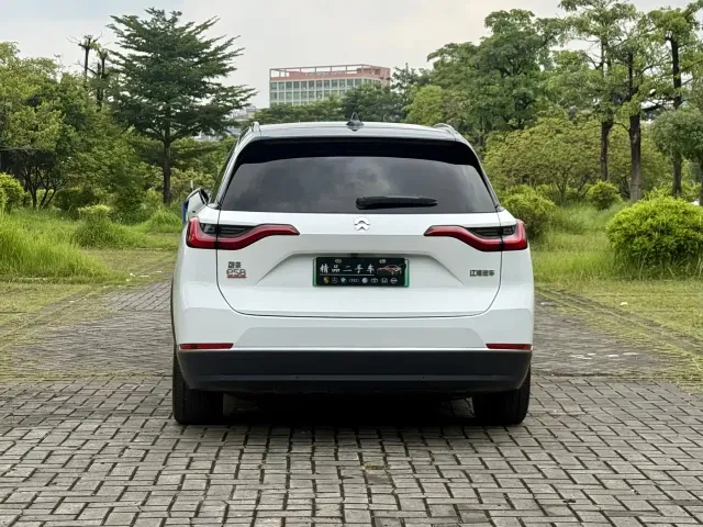 Nio ES8 — Фото автомобиля 13