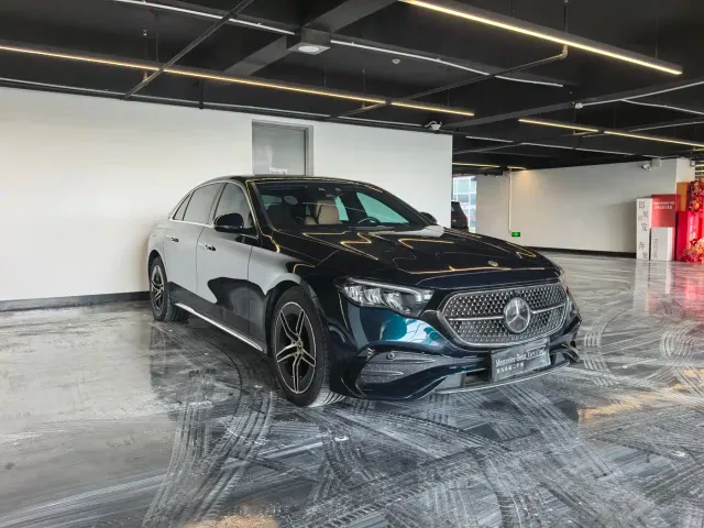 Mercedes-Benz E-Class — Фото автомобиля 3