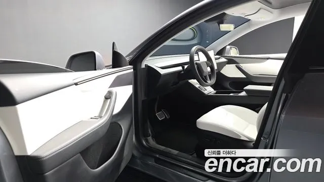 Tesla Model Y — Фото автомобиля 9