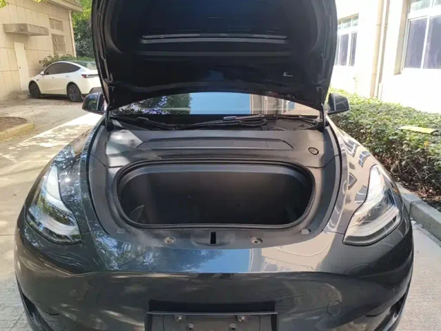 Tesla Model Y — Фото автомобиля 19