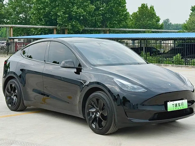 Tesla Model Y — Фото автомобиля 3