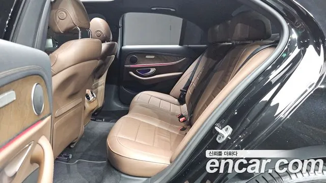 Mercedes-Benz E-Class — Фото автомобиля 24