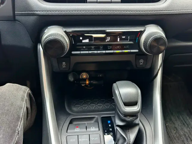 Toyota RAV4 — Фото автомобиля 9