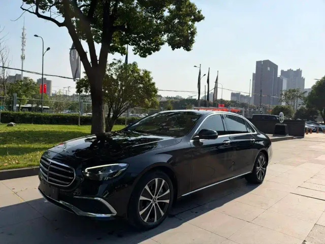 Фотография автомобиля — Mercedes-Benz E-Class