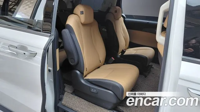 Kia Carnival Generation 4 — Фото автомобиля 16