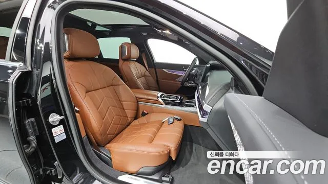 BMW i7 G70 — Фото автомобиля 16