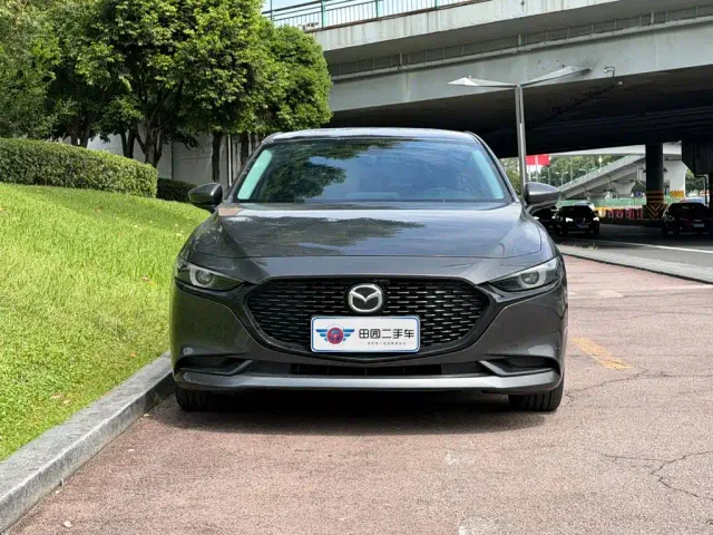Mazda Axela — Фото автомобиля 2