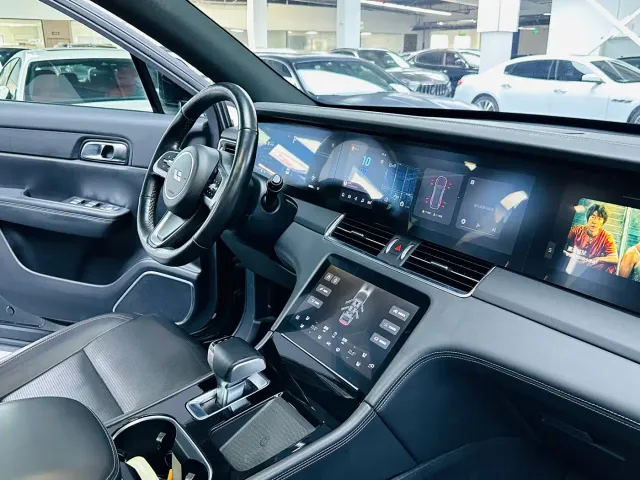 Li Auto ONE — Фото автомобиля 7