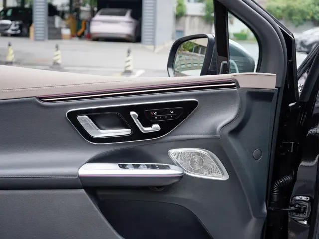 Mercedes-Benz EQE SUV — Фото автомобиля 18