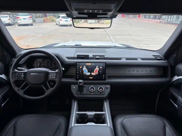 Land Rover Defender — Фото автомобиля 9