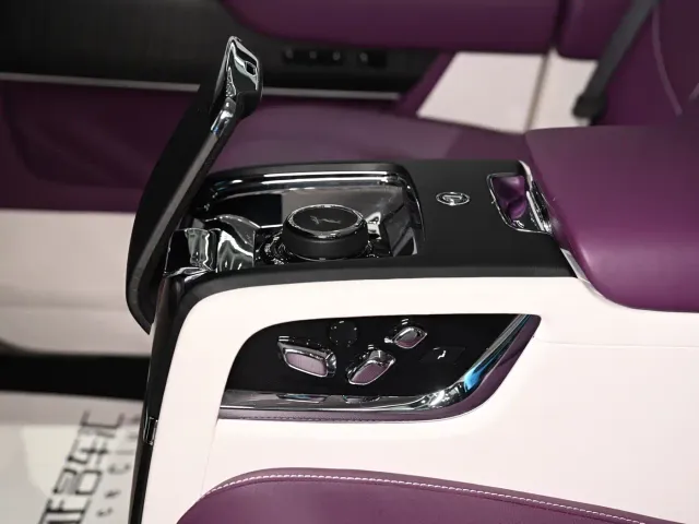 Rolls-Royce Cullinan — Фото автомобиля 21
