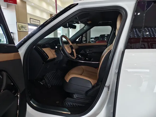 Land Rover Range Rover Sport — Фото автомобиля 7