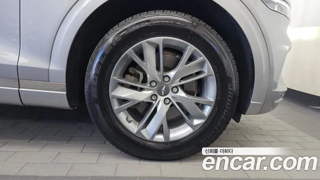 Genesis GV70 — Фото автомобиля 6