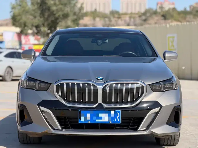 BMW 5 Series — Фото автомобиля 2