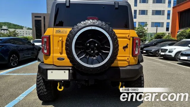 Ford Bronco — Фото автомобиля 4