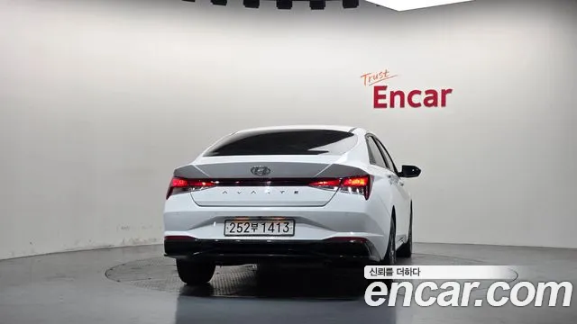 Hyundai Avante CN7 — Фото автомобиля 4