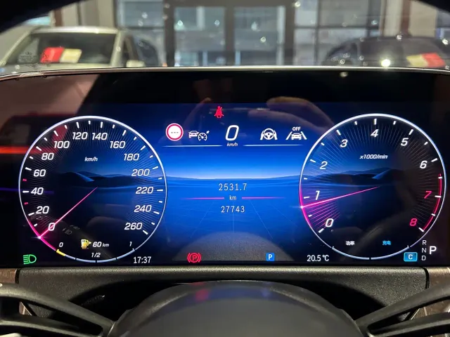 Mercedes-Benz E-Class — Фото автомобиля 14